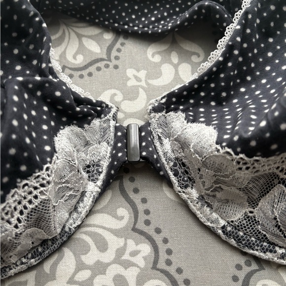 Victoria's Secret Black and White Dotted Top - Picture 4 of 6